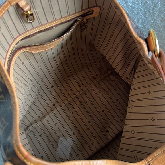 Authentic Louis Vuitton Monogram Delightful GM - Picture 8 of 16